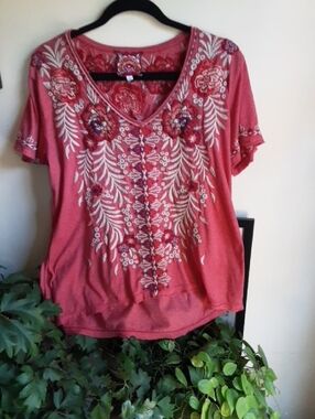 Johnny Was Coral Embroidered V-Neck Short Sleeve Top